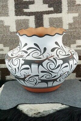 Zuni Pottery - Agnes Peynetsa