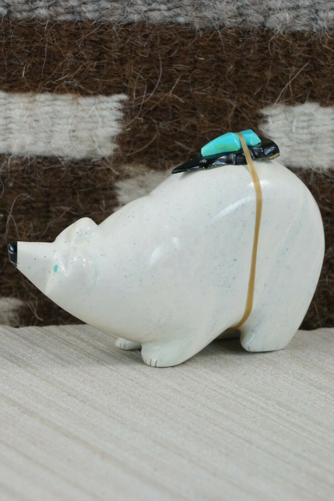 Bear Zuni Fetish Carving - Enrike Leekya