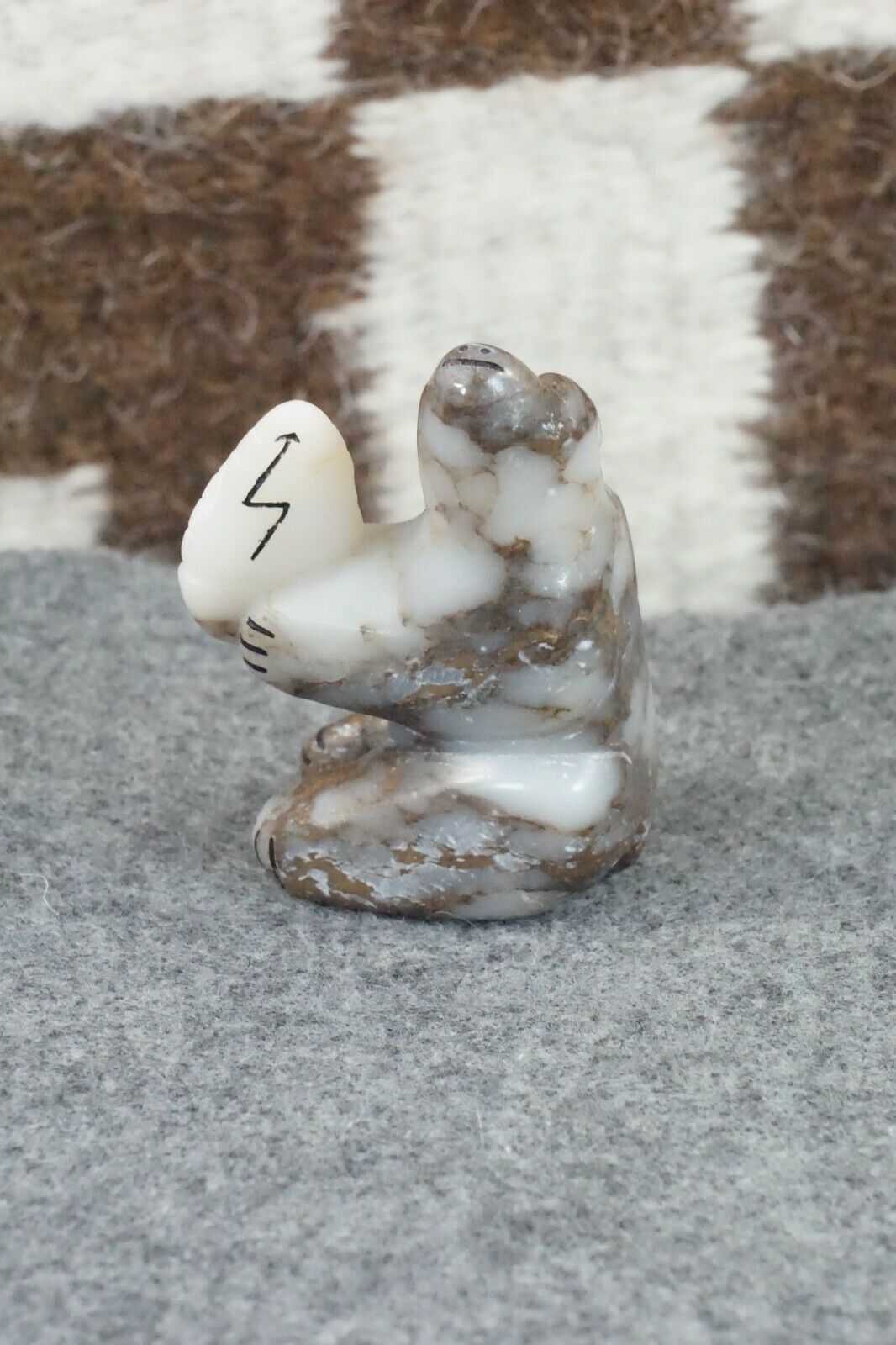 Bear Zuni Fetish Carving - Rick Kallestewa