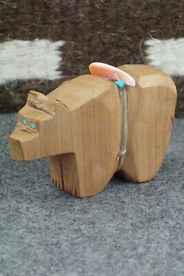 Bear Zuni Fetish Carving - Bernard Laiwakete