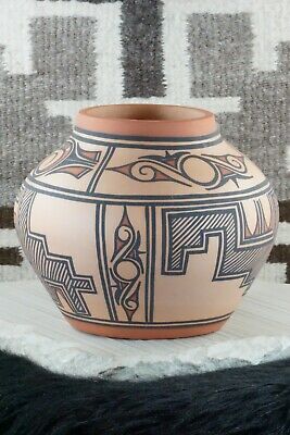 Zuni Pottery - Tonia Fontenelle