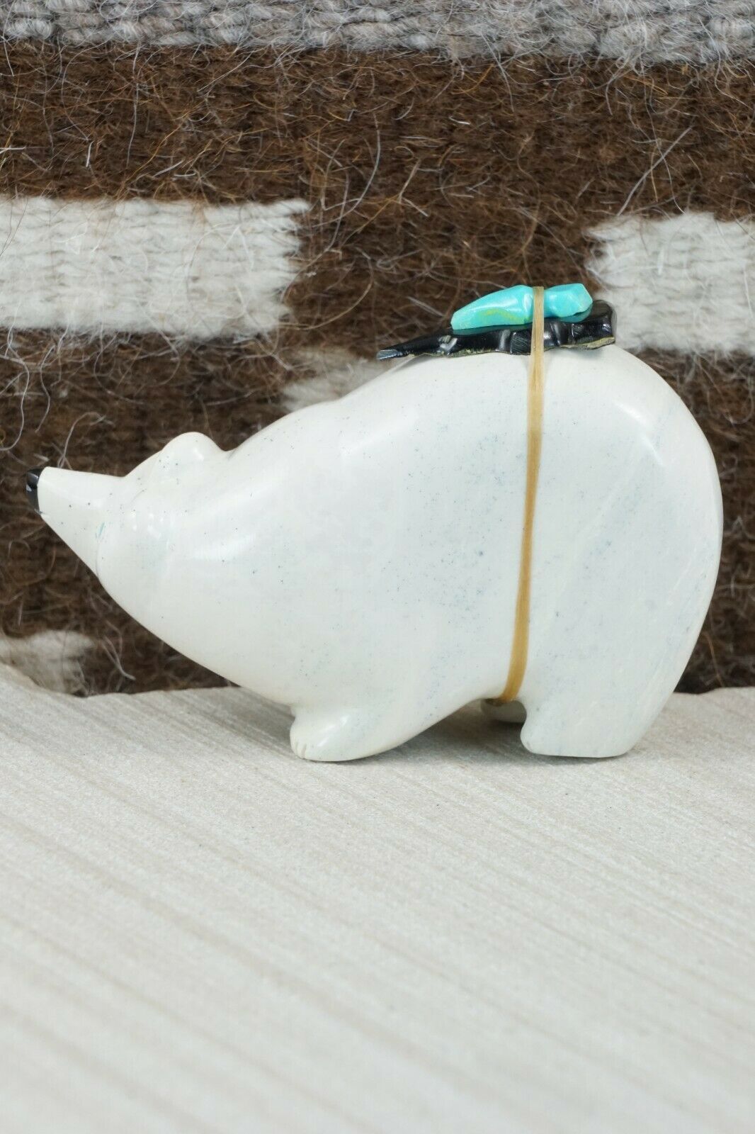 Bear Zuni Fetish Carving - Enrike Leekya