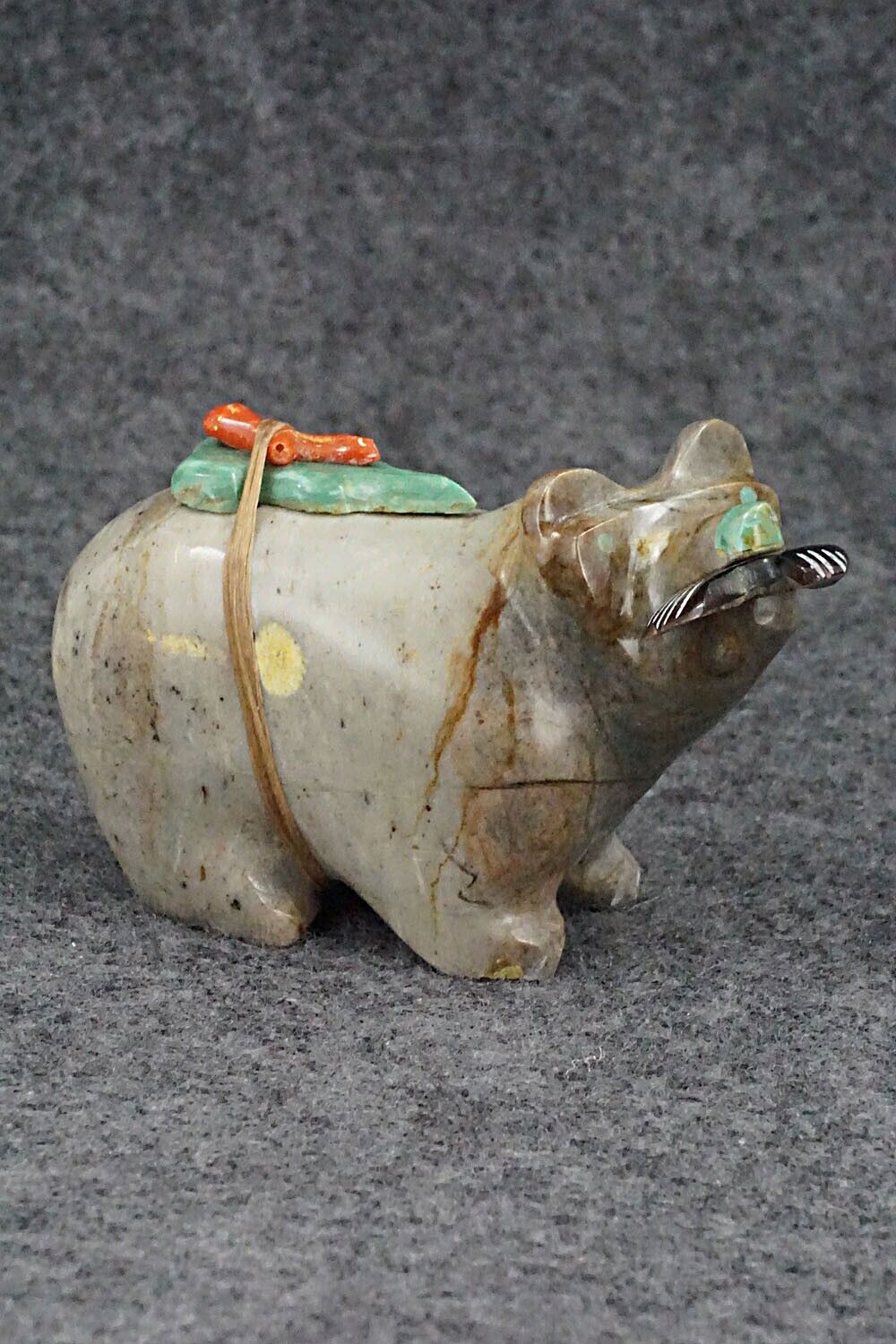 Bear with Fish Zuni Fetish Carving - Enrike Leekya