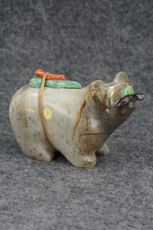 Bear with Fish Zuni Fetish Carving - Enrike Leekya