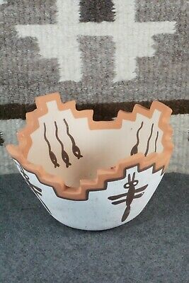 Zuni Pottery - Faylene Gchachu