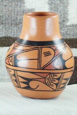 Hopi Pottery - A. Yesslith