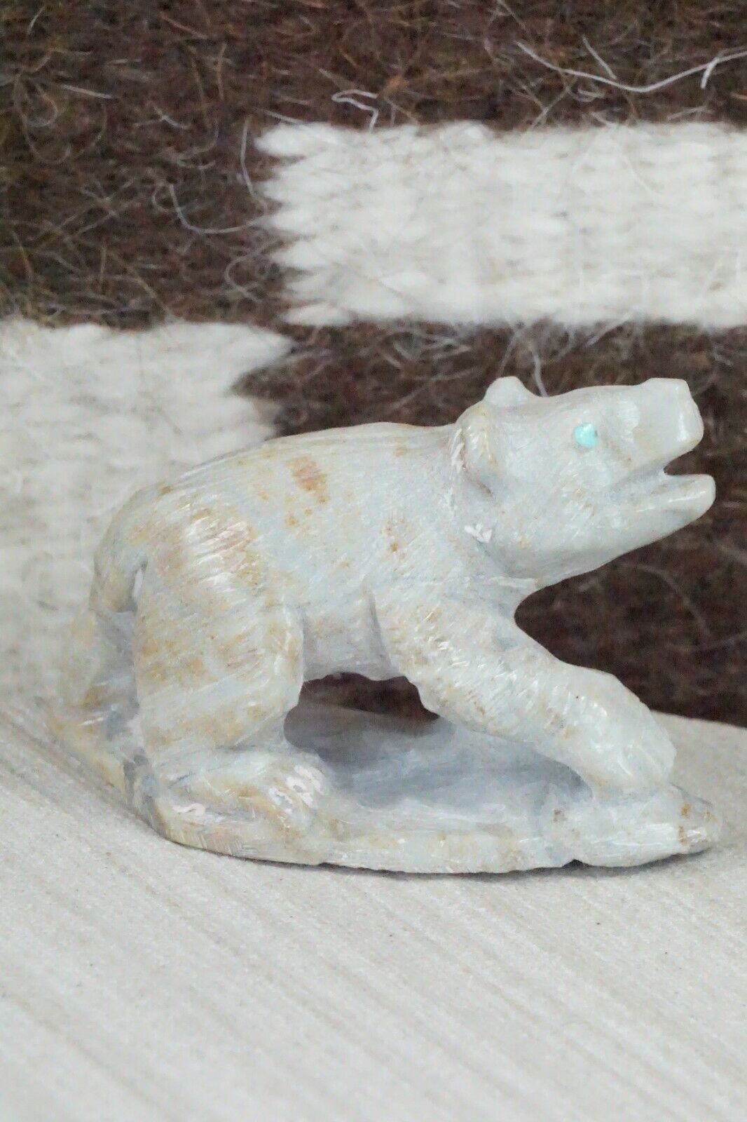 Bear Zuni Fetish Carving - Derrick Kaamasee