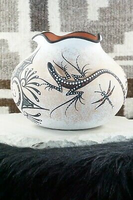 Zuni Pottery - Deldrick Cellicion