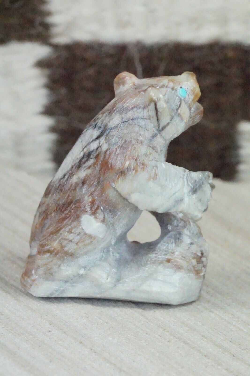 Bear Zuni Fetish Carving - Derrick Kaamasee