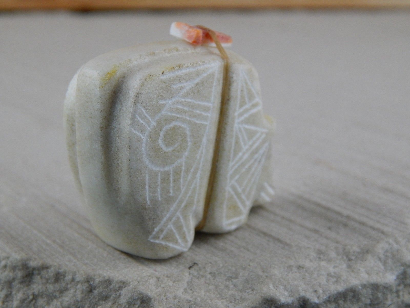 Bear Zuni Fetish Carving - Gabe Burns - High Lonesome Trading