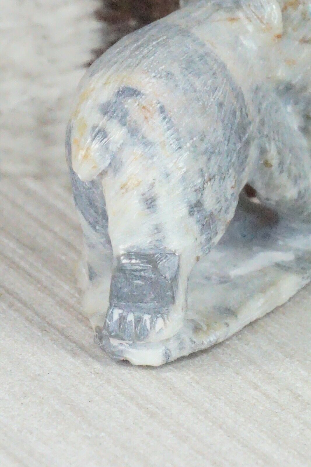 Bear Zuni Fetish Carving - Derrick Kaamasee
