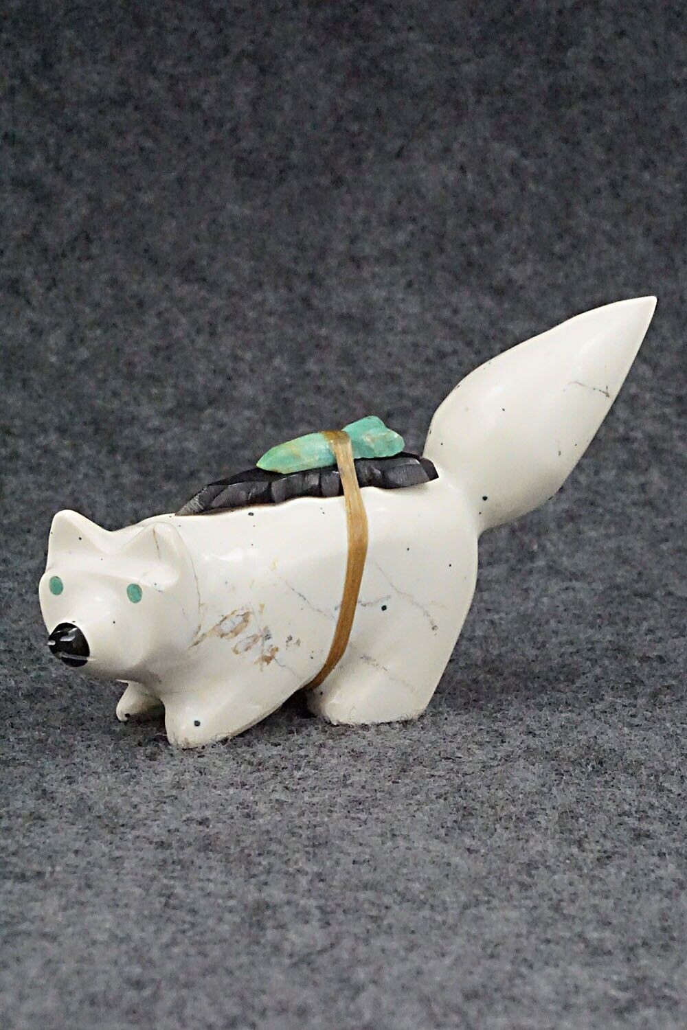 Wolf Zuni Fetish Carving - Enrike Leekya