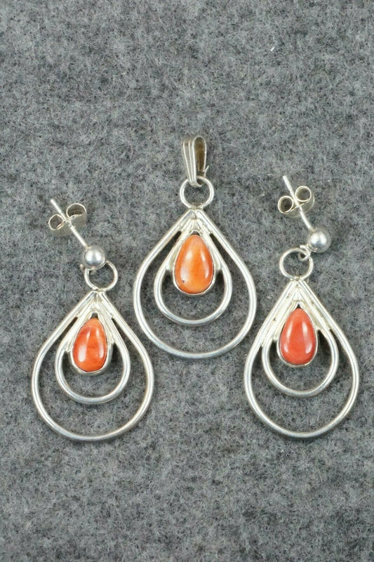 Spiny Oyster & Sterling Silver Pendant and Earrings - Navajo