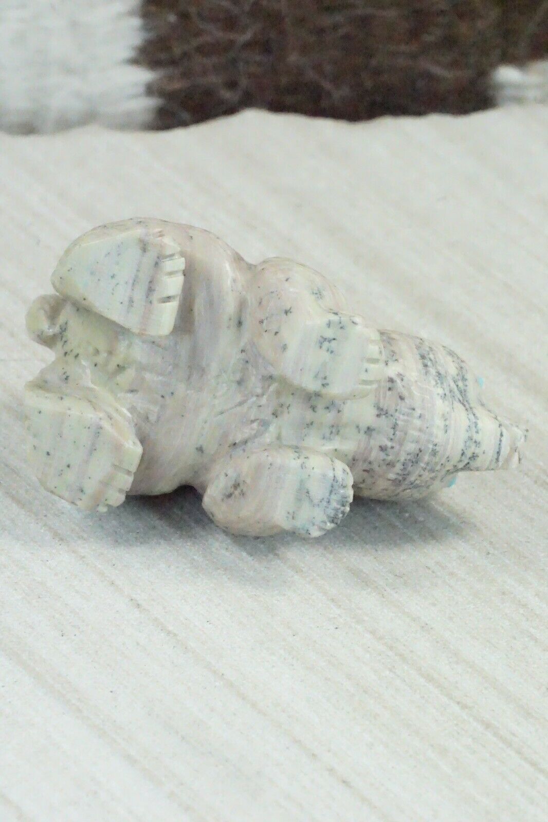 Bear Zuni Fetish Carving - Karen Zuni