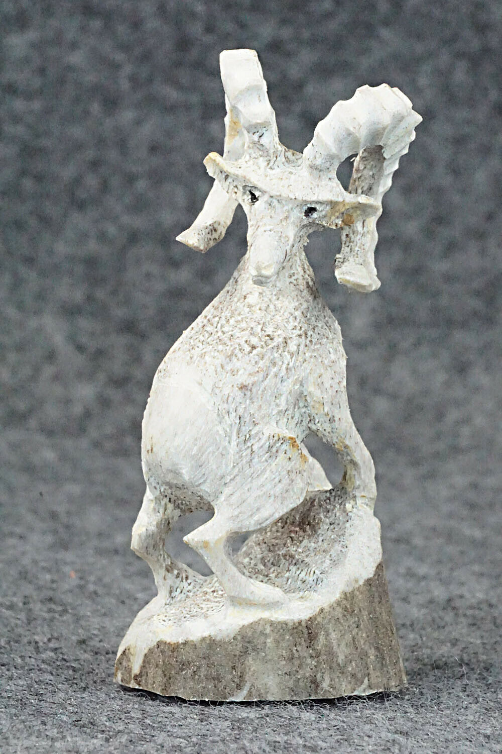 Ram Zuni Fetish Carving - Lewis Malie Jr.