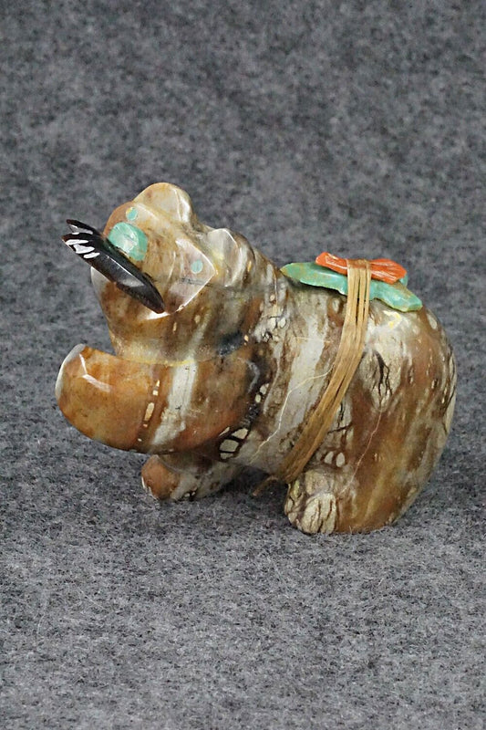 Bear with Fish Zuni Fetish Carving - Enrike Leekya
