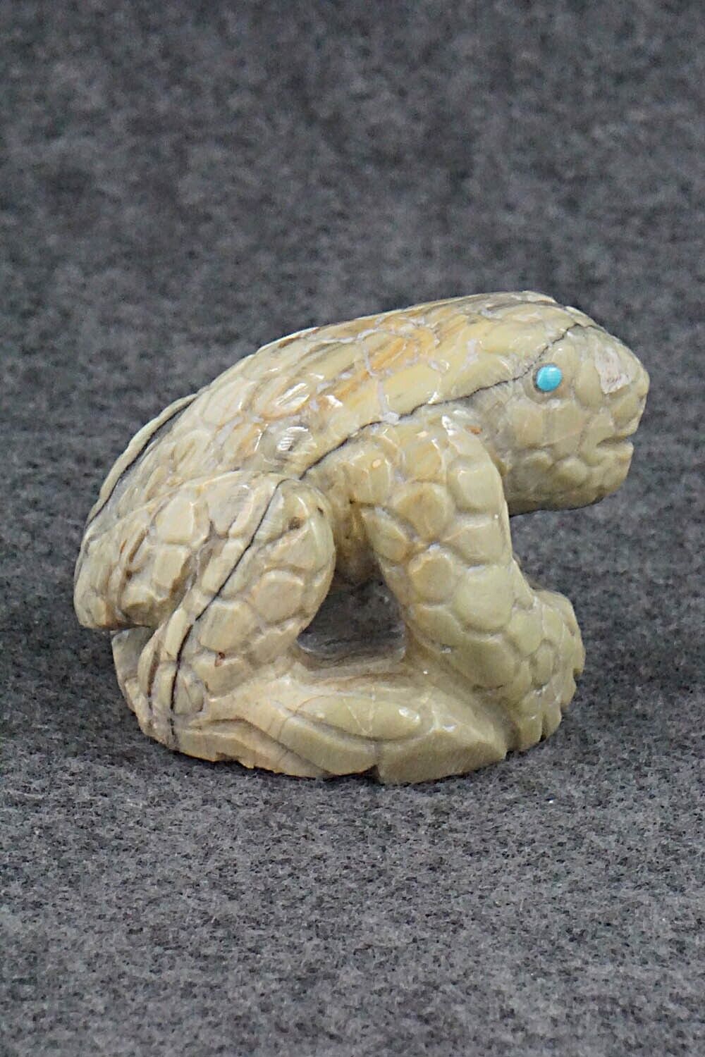 Frog Zuni Fetish Carving - Carlton Kaamasee