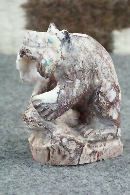 Bear Zuni Fetish Carving - Derrick Kaamasee