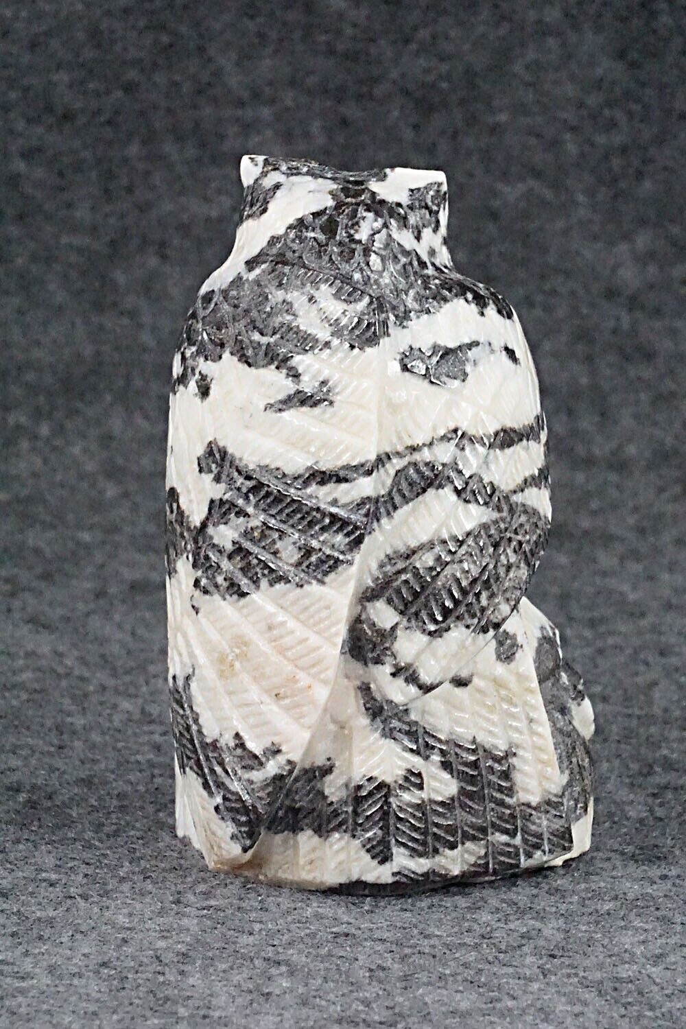Owl Zuni Fetish Carving - Derrick Kaamasee