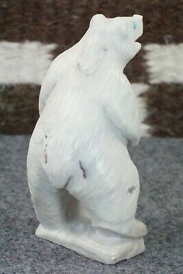 Bear Zuni Fetish Carving - Derrick Kaamasee