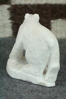Bear Zuni Fetish Carving - Derrick Kaamasee