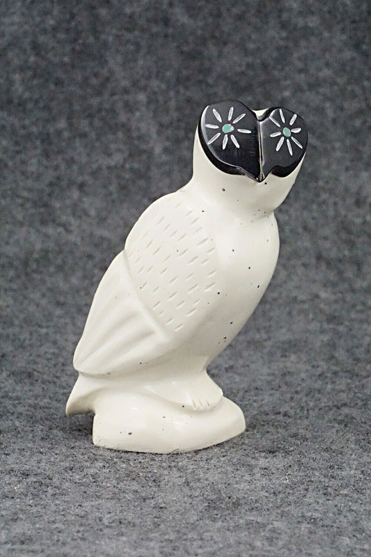 Owl Zuni Fetish Carving - Enrike Leekya
