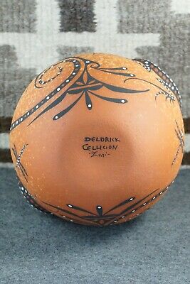 Zuni Pottery - Deldrick Cellicion