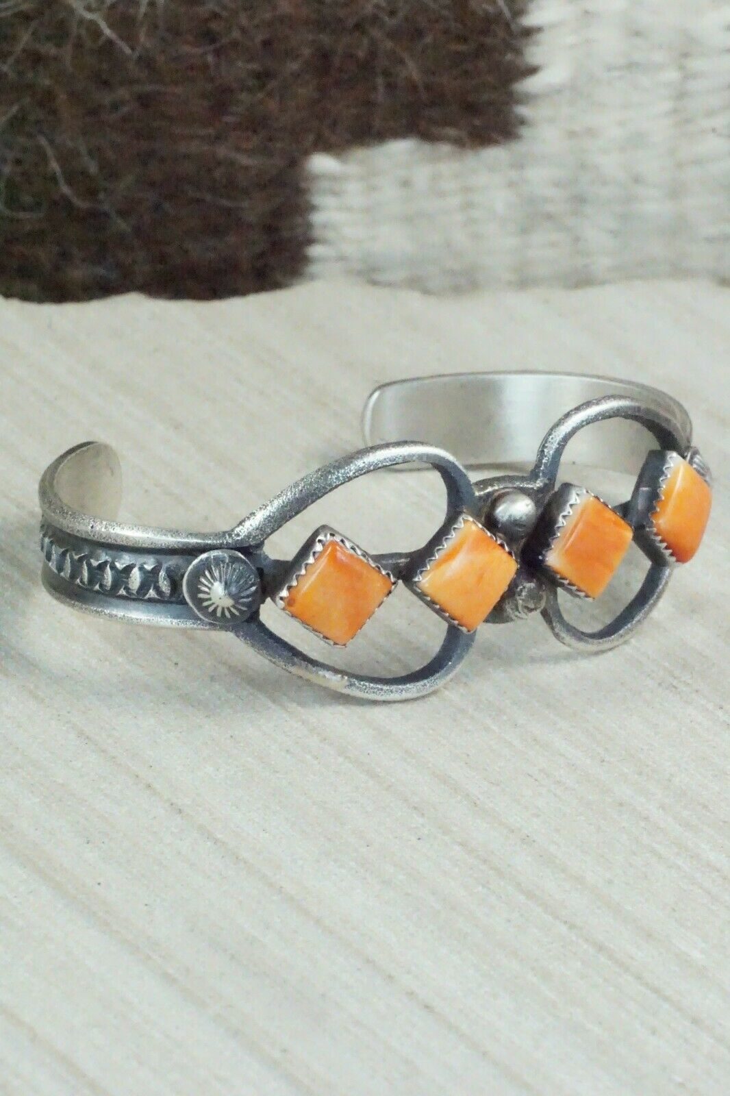 Spiny Oyster and Sterling Silver Bracelet - Eva & Linberg Billah