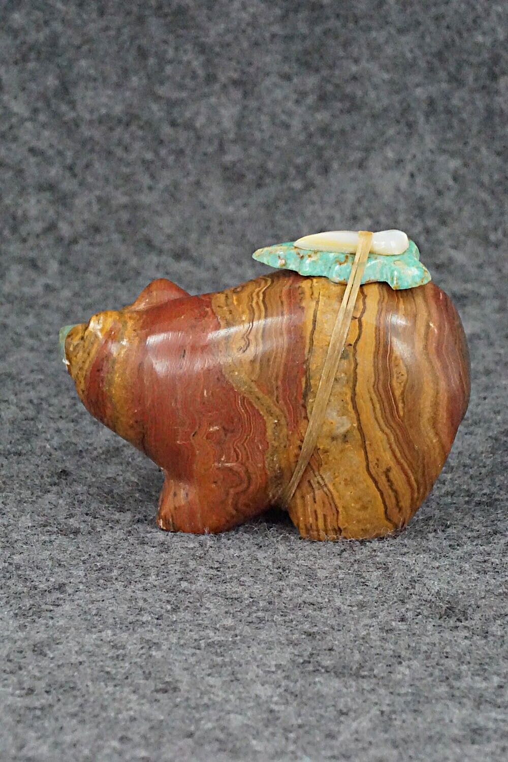 Bear Zuni Fetish Carving - Enrike Leekya