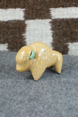 Buffalo Zuni Fetish Carving - Enrike Leekya