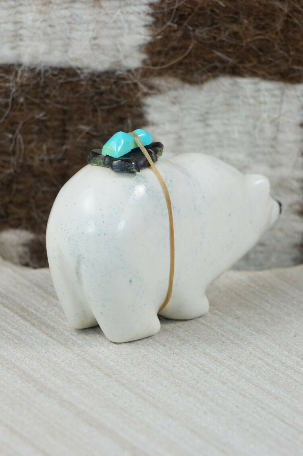 Bear Zuni Fetish Carving - Enrike Leekya