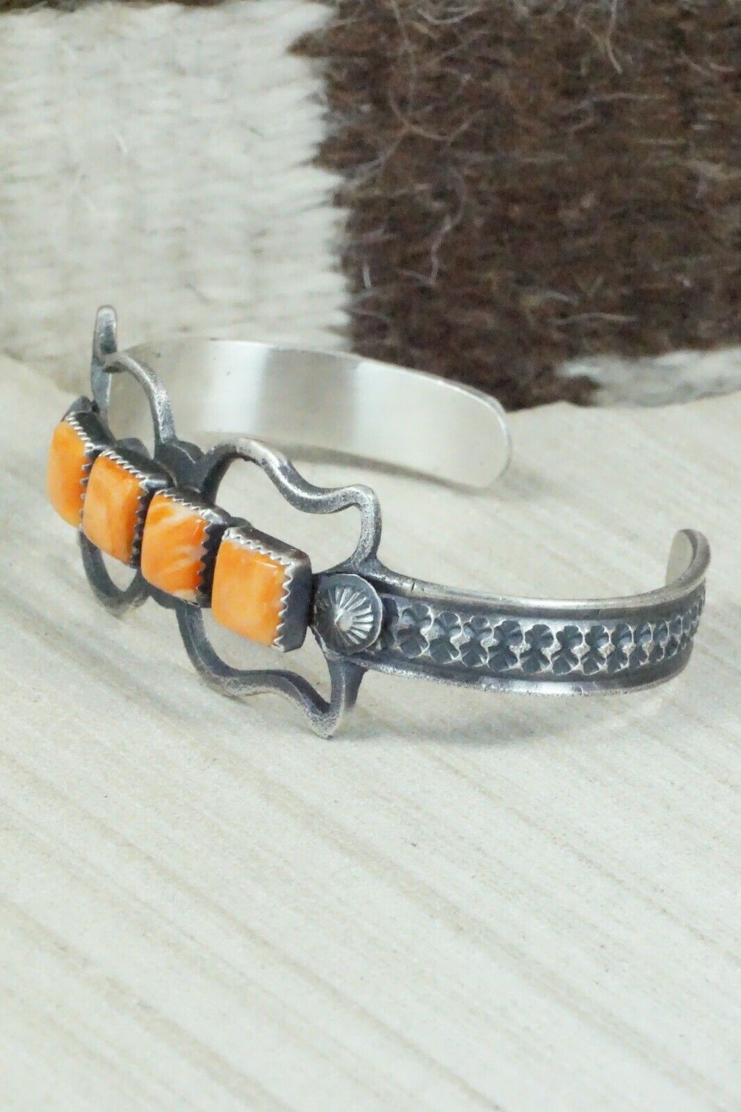 Spiny Oyster and Sterling Silver Bracelet - Eva & Linberg Billah