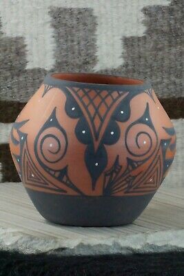 Zuni Pottery - Priscilla Peynetsa