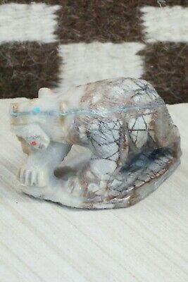 Bear Zuni Fetish Carving - Derrick Kaamasee
