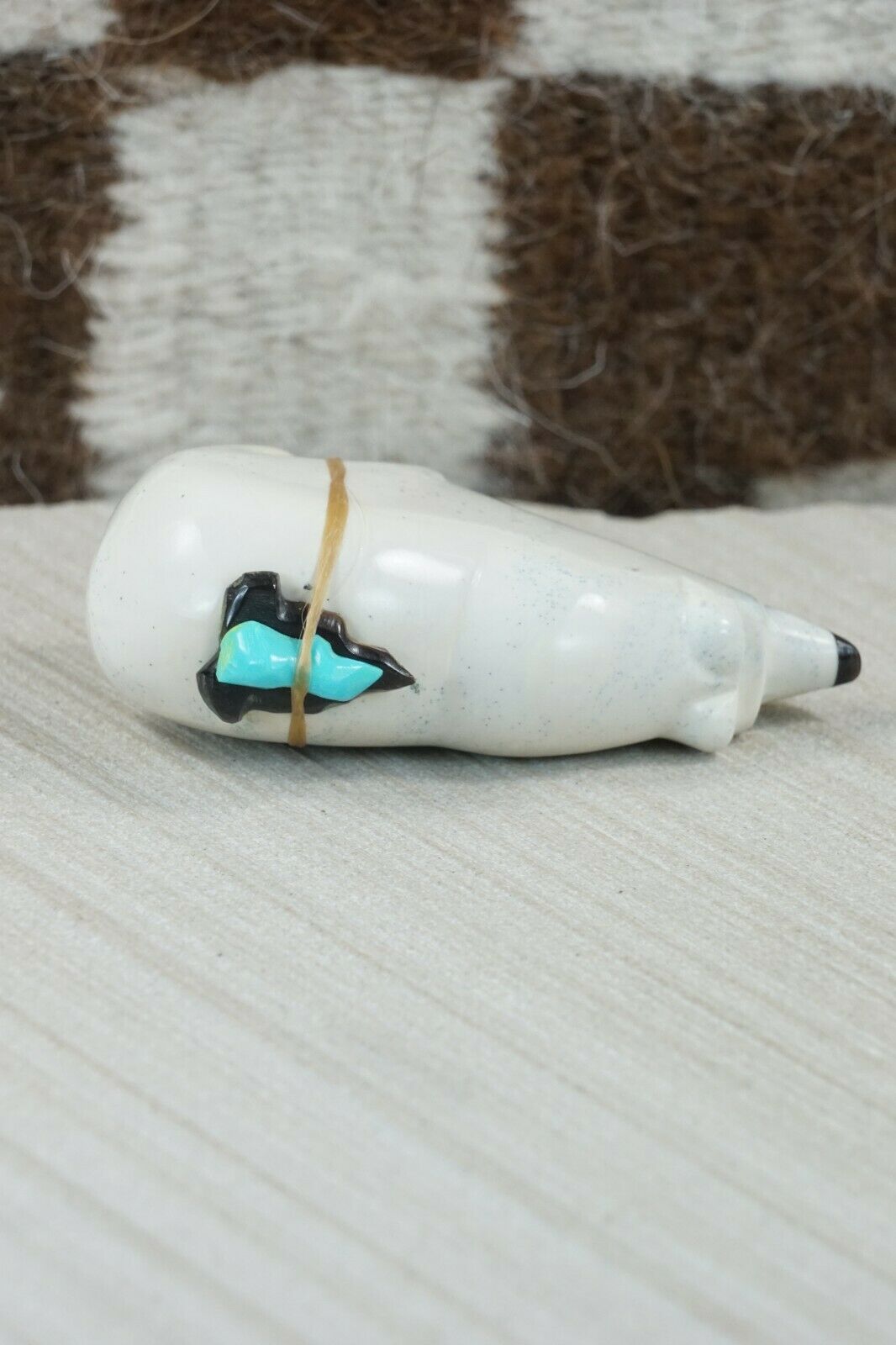 Bear Zuni Fetish Carving - Enrike Leekya
