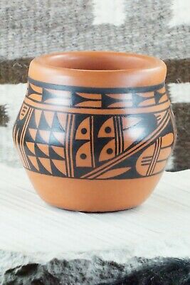 Hopi Pottery - A. Yesslith