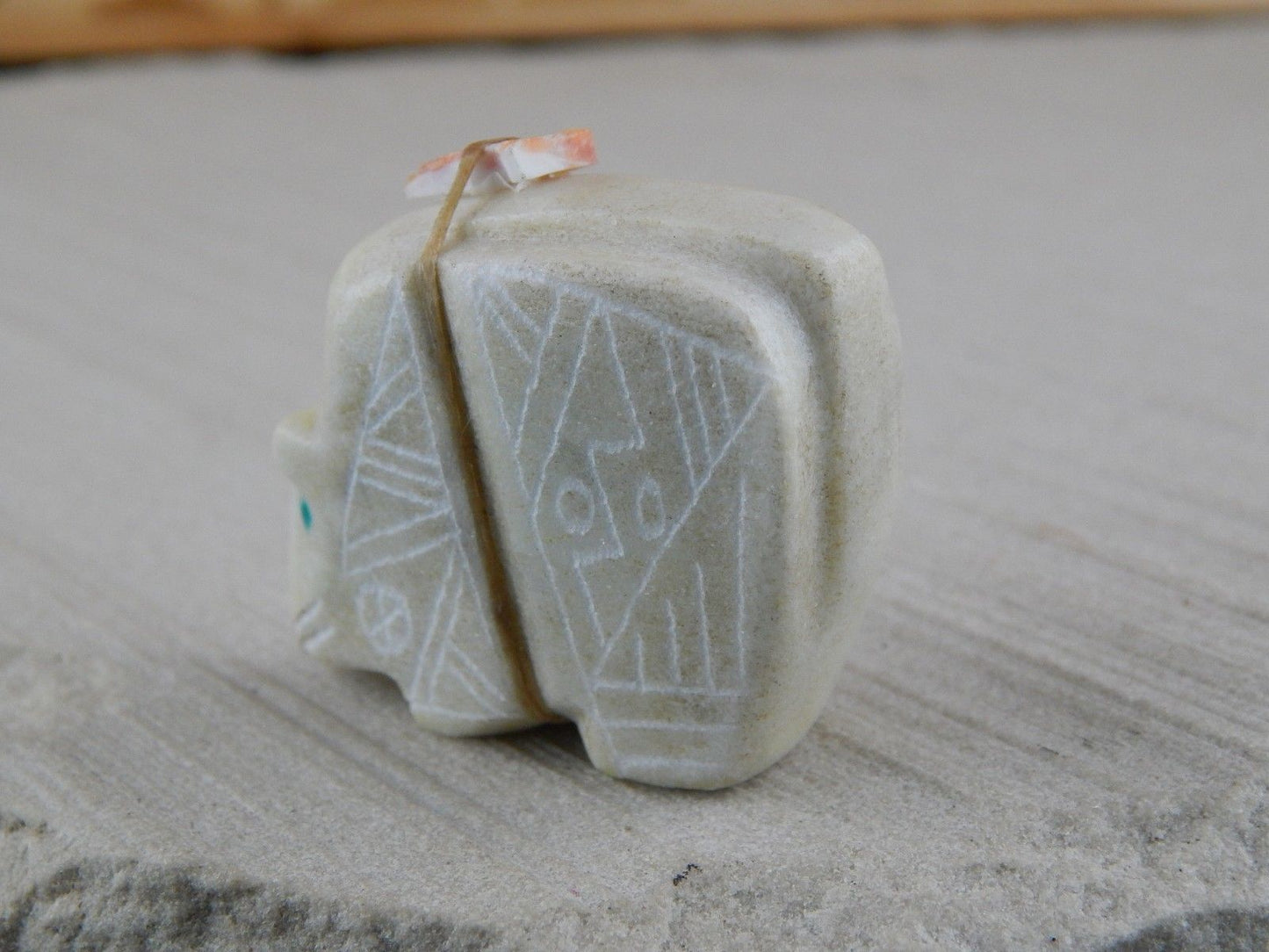 Bear Zuni Fetish Carving - Gabe Burns - High Lonesome Trading