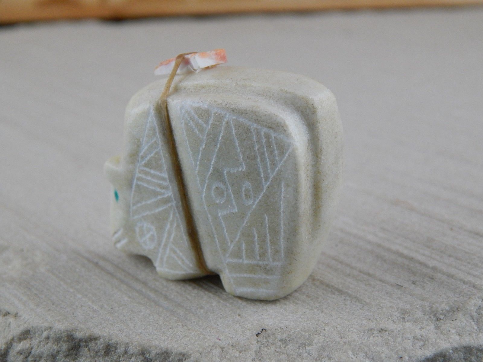 Bear Zuni Fetish Carving - Gabe Burns - High Lonesome Trading