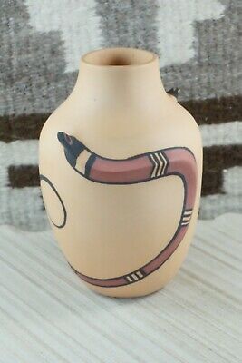 Zuni Pottery - Tara Edaakie