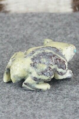 Frog Zuni Fetish Carving - Karen Zunie