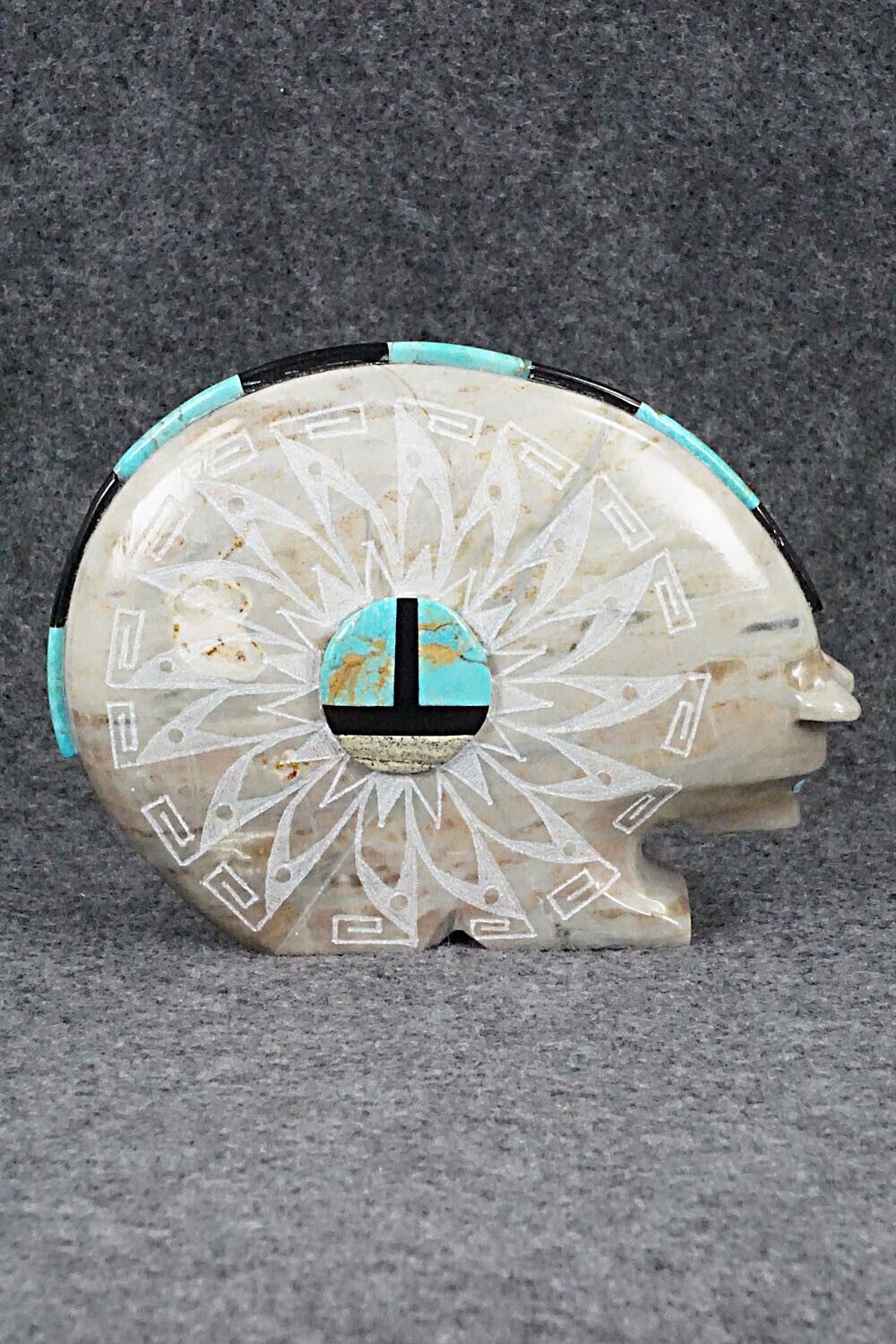 Bear Zuni Fetish Carving - Shannon Calavaza