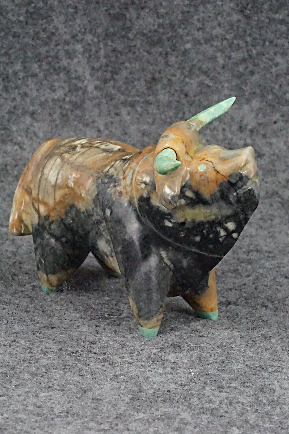 Bull Zuni Fetish Carving - Enrike Leekya