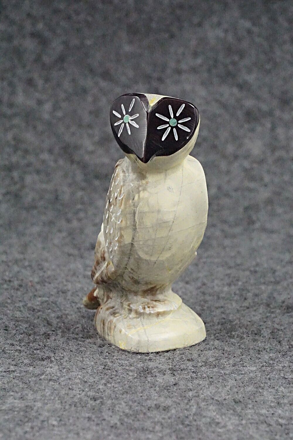 Owl Zuni Fetish Carving - Enrike Leekya