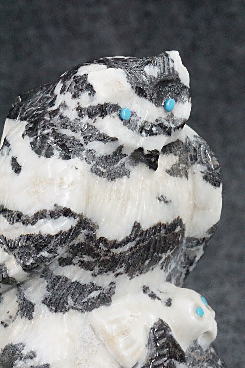 Owl Zuni Fetish Carving - Derrick Kaamasee