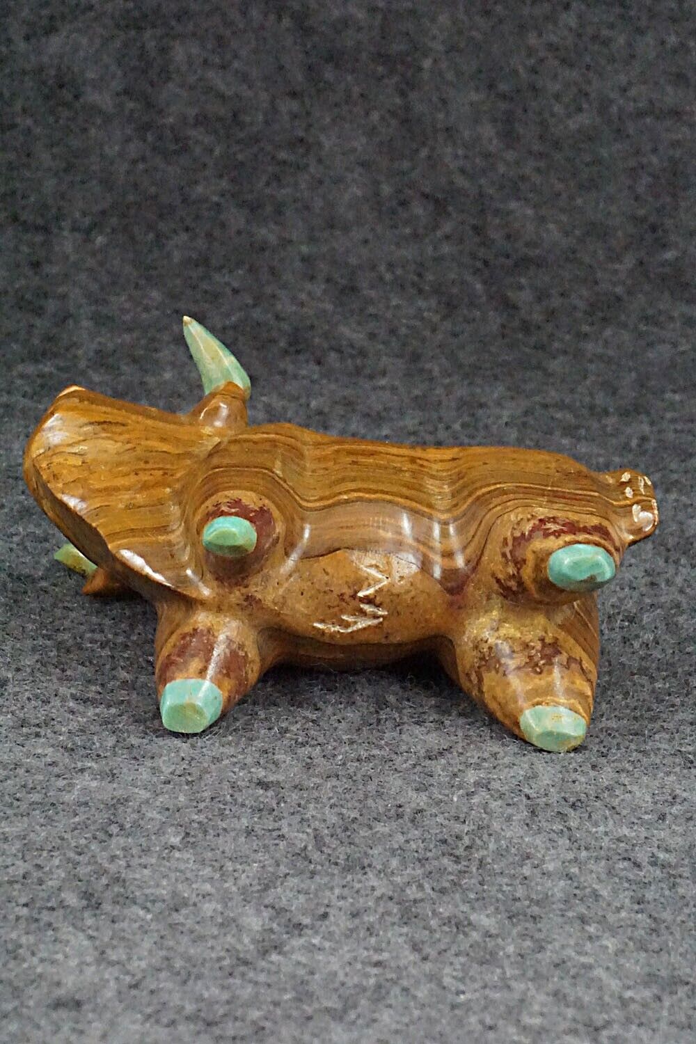 Bull Zuni Fetish Carving - Enrike Leekya