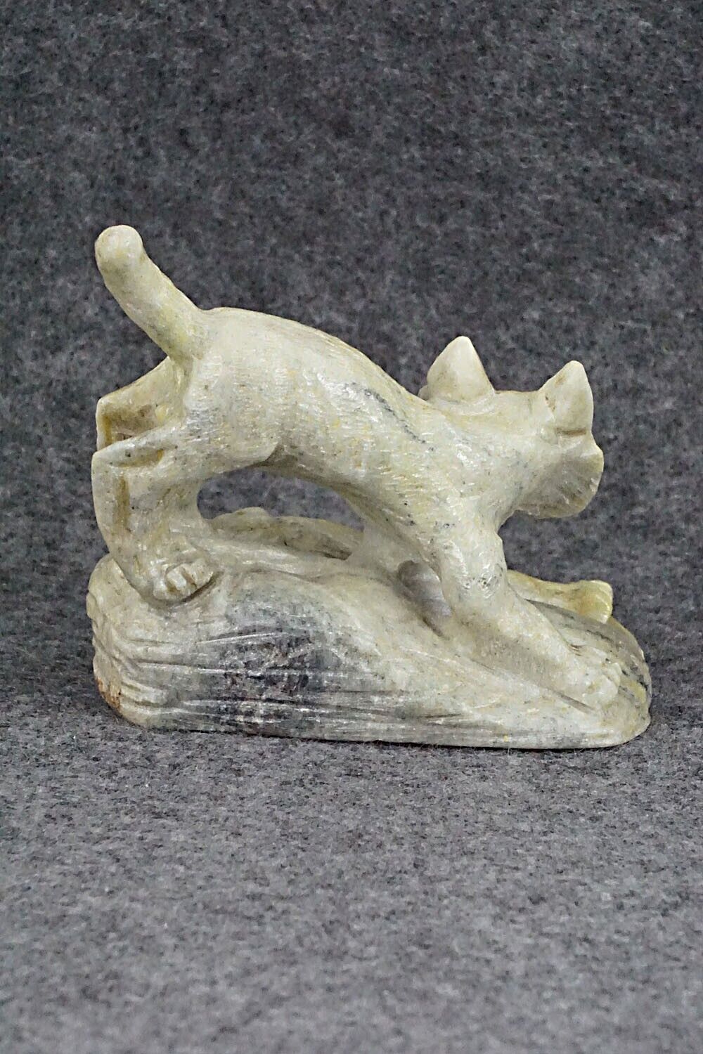 Bobcat Zuni Fetish Carving - Dan Quam