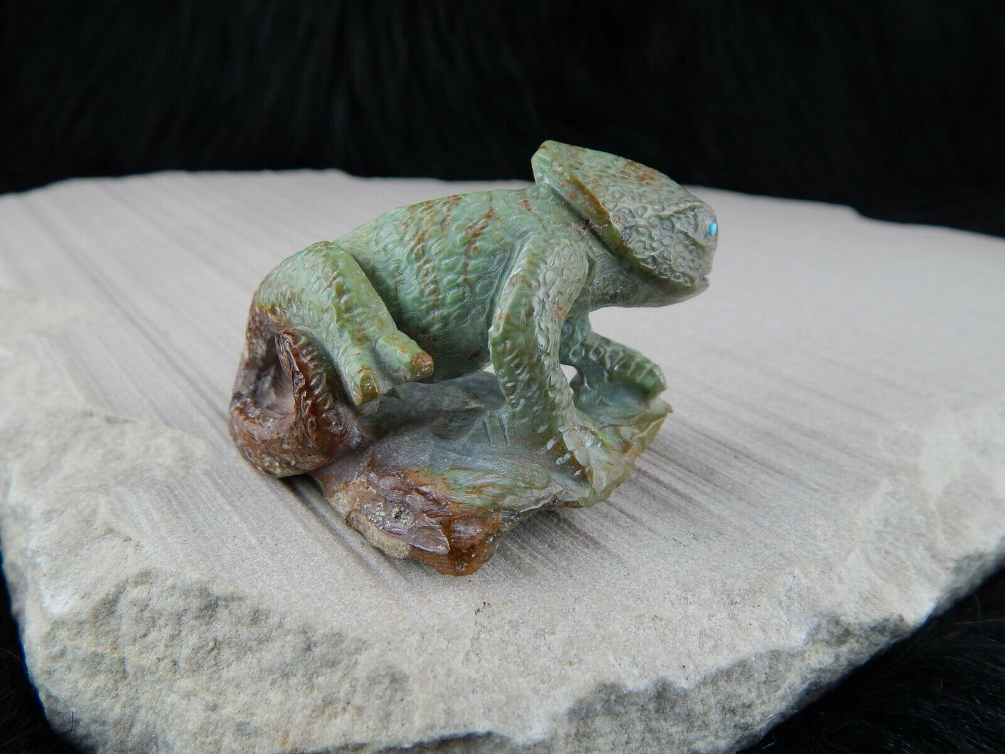 Chameleon Zuni Fetish Carving - Derrick Kaamasee - High Lonesome Trading