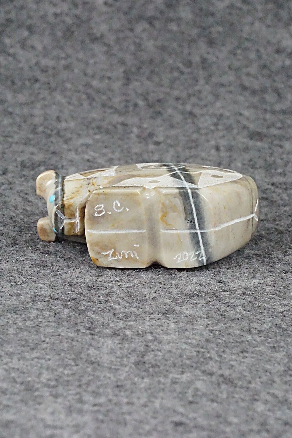 Bear Zuni Fetish Carving - Shannon Calavaza