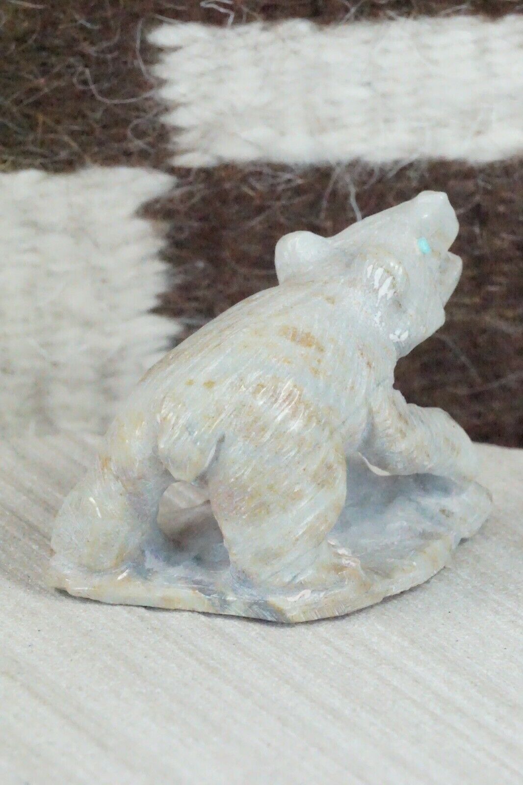 Bear Zuni Fetish Carving - Derrick Kaamasee