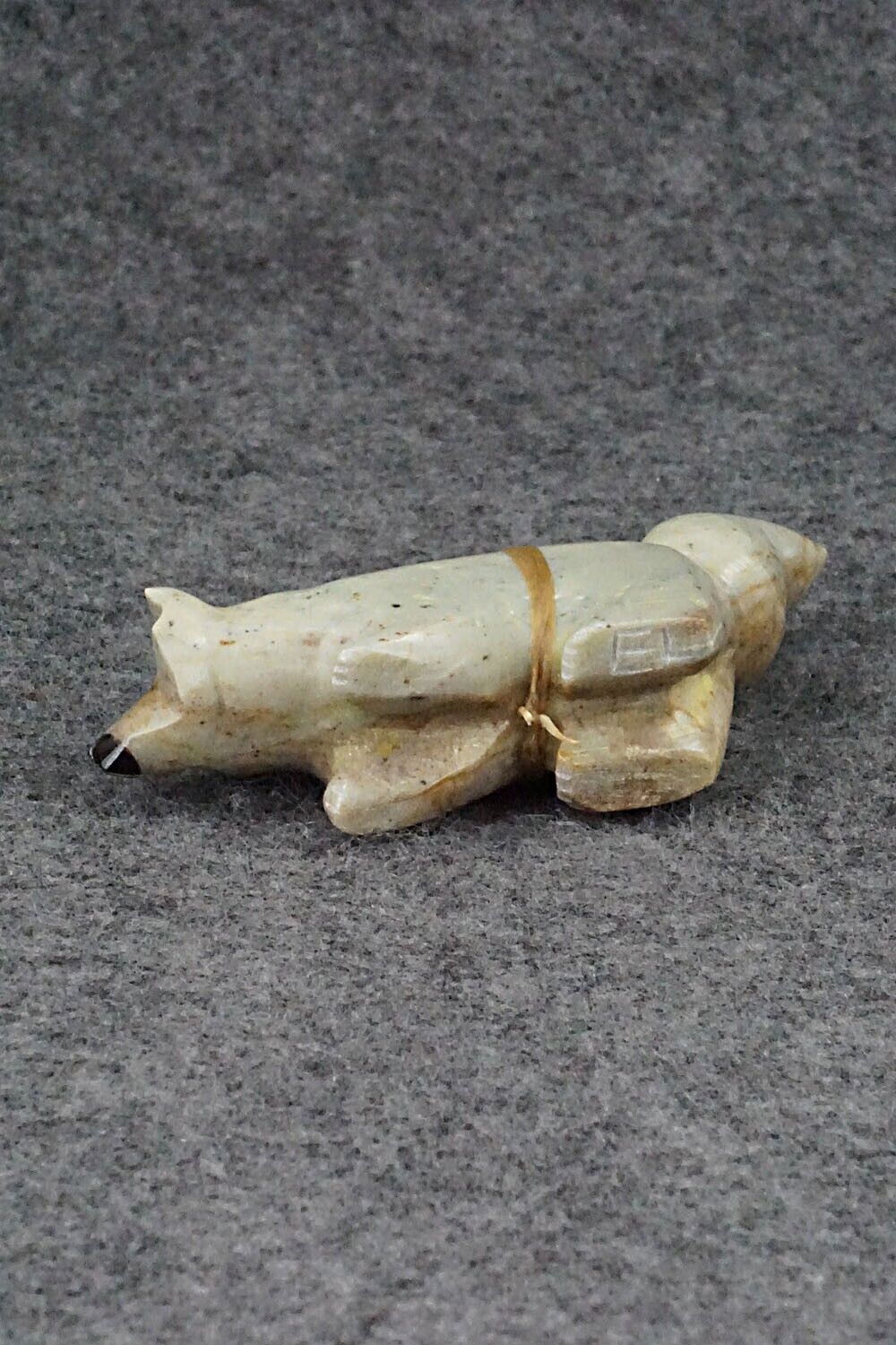 Wolf Zuni Fetish Carving - Enrike Leekya
